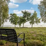 2 Bedroom Gorgeous In Hébergement de vacances *