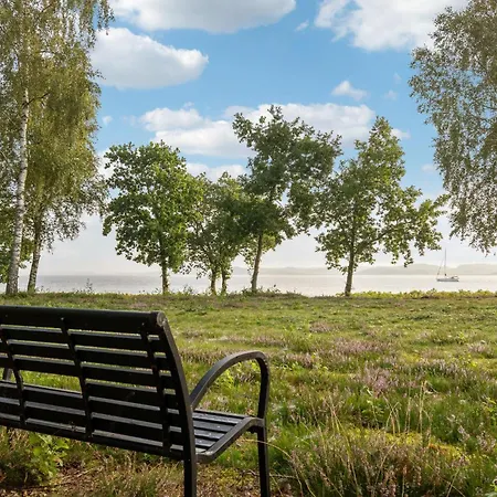 2 Bedroom Gorgeous In Дом отдыха *